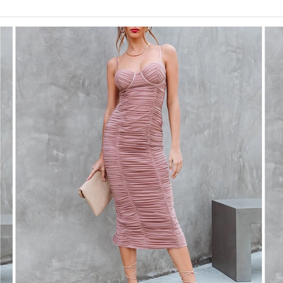 Beautiful dress,  no longer available sold out - Picture 2 of 7